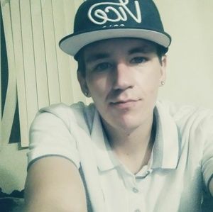 Meet your Posher, Devin